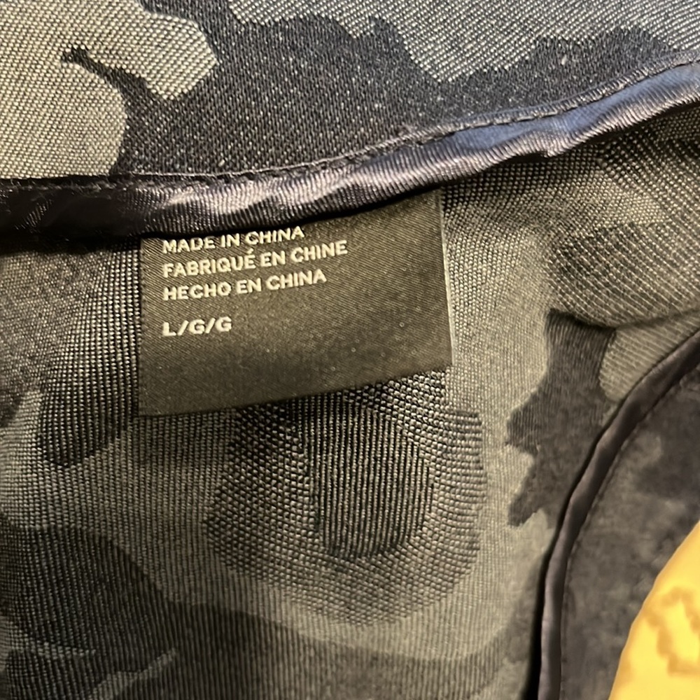 Armani Exchange Camo Style Vest Size Large View 5